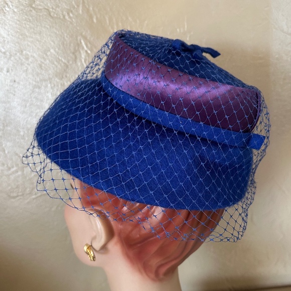 BEAUTIFUL ROYAL BLUE 1960S' FELT "BUCKET " HAT + PURPLE SATIN BAND + BLUE VEIL - Picture 6 of 11